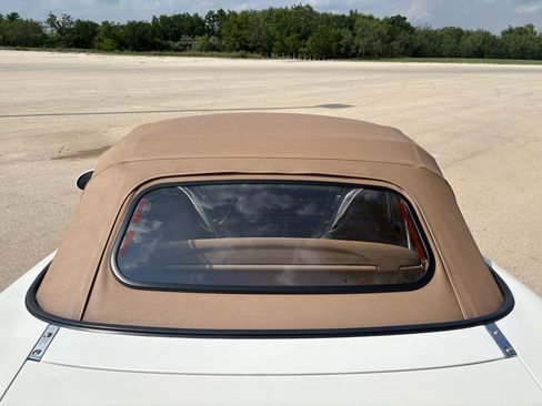 Used 2000 MAZDA MX-5 Miata RWD image 9