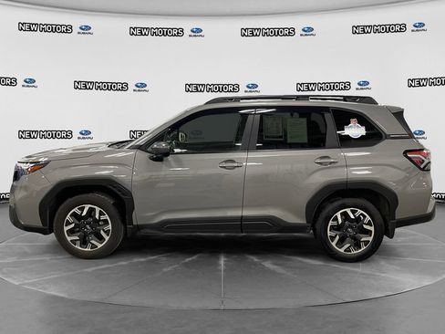 Used 2025 Subaru Forester Premium AWD/4WD image 2