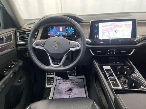 Certified 2025 Volkswagen Atlas SEL Premium R-Line image 19