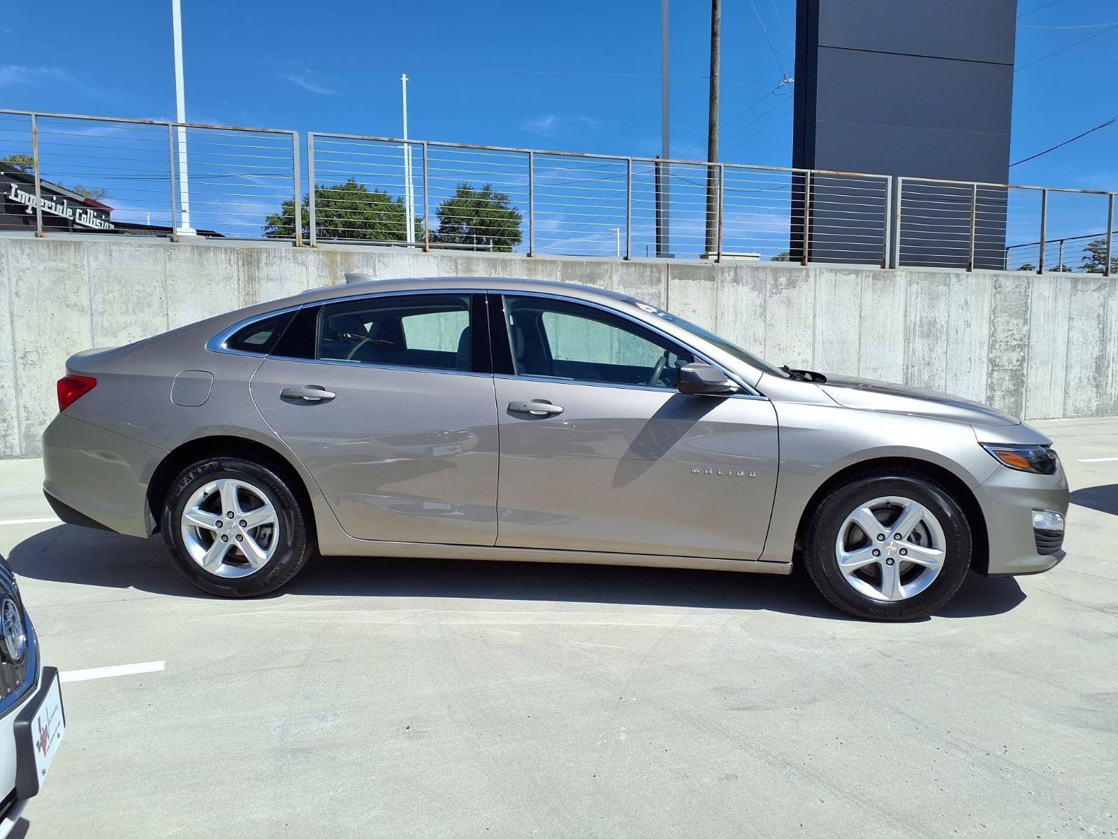 Used 2024 Chevrolet Malibu LT FWD image 5