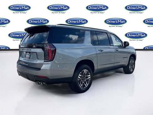 Used 2025 Chevrolet Suburban Z71 AWD/4WD image 7