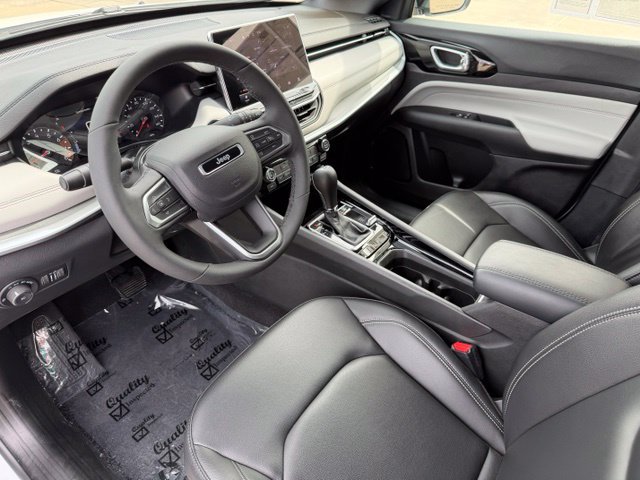 Used 2026 Jeep Compass Limited AWD/4WD image 12