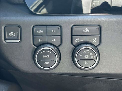 Used 2022 Chevrolet Silverado 1500 LT Trail Boss w/ LPO, Dark Essentials Package image 18