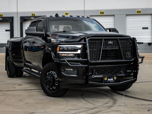 Used 2022 RAM 3500 Laramie w/ Night Edition image 24