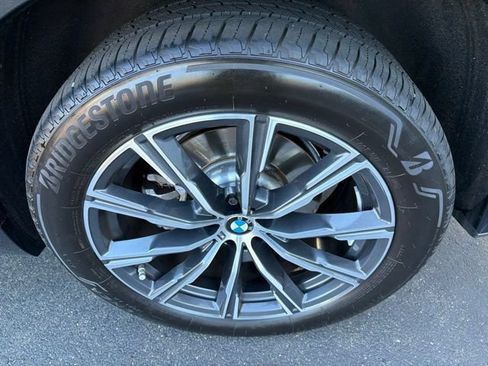 Used 2024 BMW X5 xDrive40i w/ M Sport Package AWD/4WD image 12