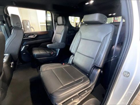 Used 2025 GMC Yukon XL Denali RWD image 14