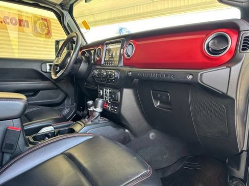Used 2019 Jeep Wrangler Unlimited Rubicon w/ Dual Top Group AWD/4WD image 26