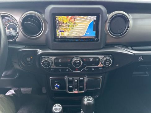 Used 2018 Jeep Wrangler Unlimited Sport S image 23