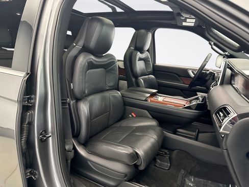 Used 2021 Lincoln Navigator L Reserve w/ Luxury Package AWD/4WD image 17