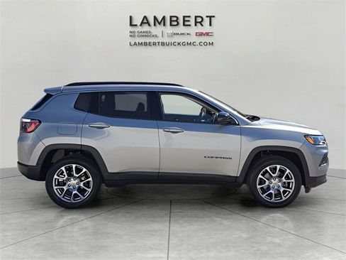 Used 2022 Jeep Compass Latitude image 33