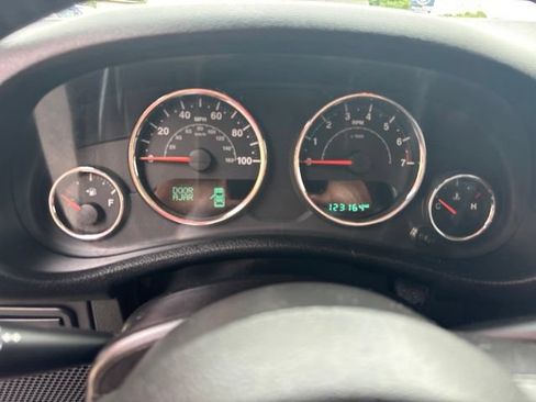 Used 2015 Jeep Wrangler Unlimited Rubicon w/ Connectivity Group AWD/4WD image 11