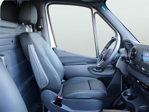 Used 2024 Mercedes-Benz Sprinter 144 Cargo image 9