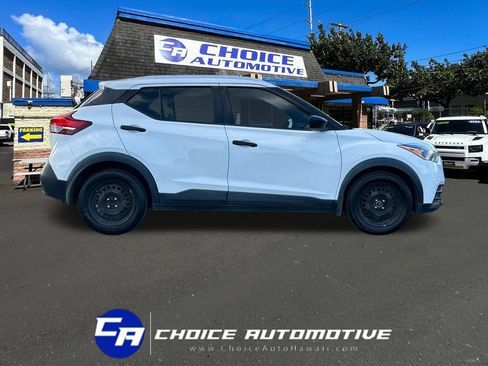 Used 2018 Nissan Kicks S FWD image 9