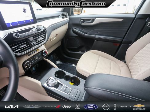 Used 2022 Ford Escape SE image 19