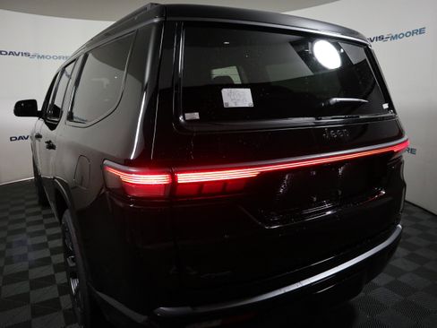 New 2026 Jeep Grand Wagoneer Limited AWD/4WD image 10