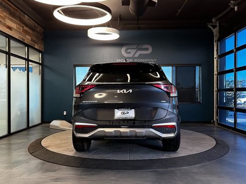 Used 2023 Kia Sportage LX image 4