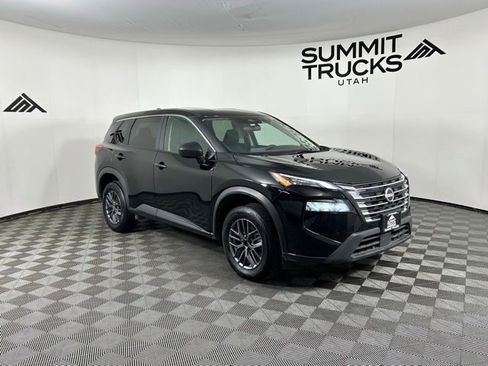 Used 2024 Nissan Rogue S AWD/4WD image 2