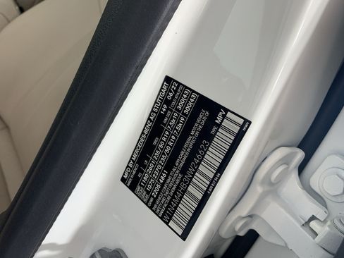 Used 2022 Mercedes-Benz GLB 250 4MATIC w/ Premium Package Lite image 12