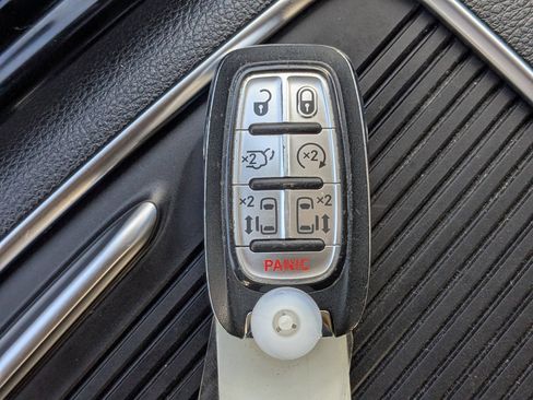 Used 2024 Chrysler Pacifica Limited FWD image 33