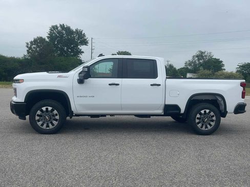 New 2026 Chevrolet Silverado 2500 Custom w/ Z71 Off-Road Package AWD/4WD image 3