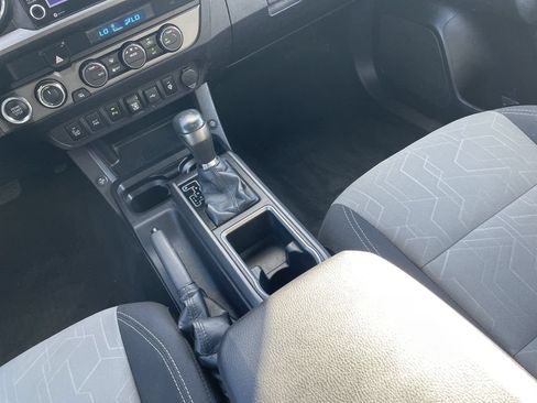Used 2021 Toyota Tacoma TRD Off-Road w/ Technology Package AWD/4WD image 21