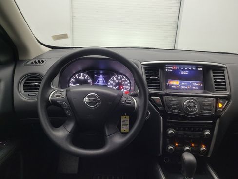 Used 2019 Nissan Pathfinder S image 22