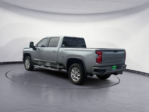 Used 2025 Chevrolet Silverado 2500 High Country w/ High Country Premium Package AWD/4WD image 4