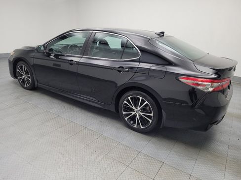Used 2019 Toyota Camry SE image 3