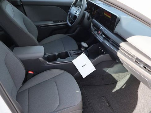 New 2025 Kia K4 LXS image 11