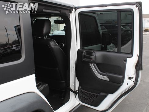 Used 2018 Jeep Wrangler Unlimited Rubicon w/ Cold Weather Group image 22