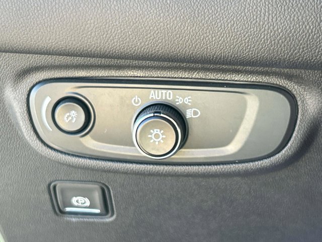 Used 2024 GMC Terrain SLE FWD image 26