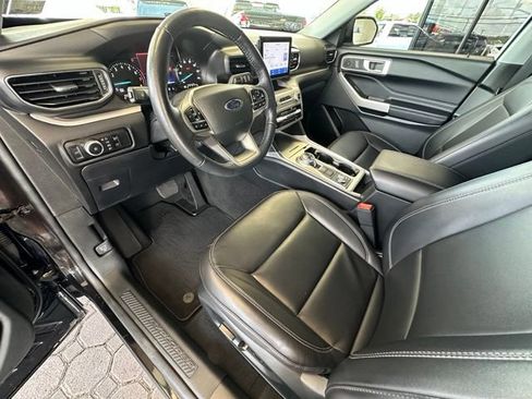 Used 2023 Ford Explorer XLT w/ Equipment Group 202A AWD/4WD image 16