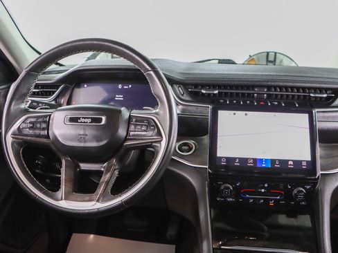 Used 2023 Jeep Grand Cherokee Limited image 17