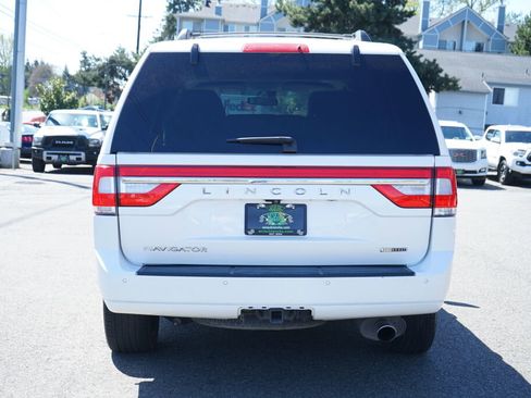 Used 2016 Lincoln Navigator Select AWD/4WD image 4