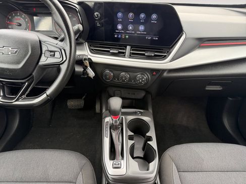 Used 2024 Chevrolet Trax RS w/ Sunroof Package image 11