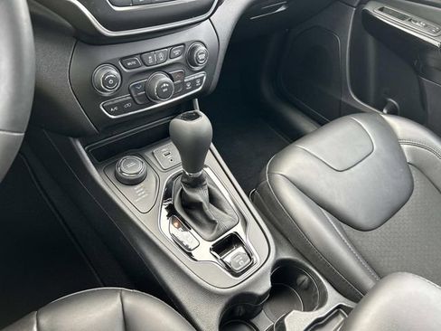 Used 2021 Jeep Cherokee Latitude Plus AWD/4WD image 26