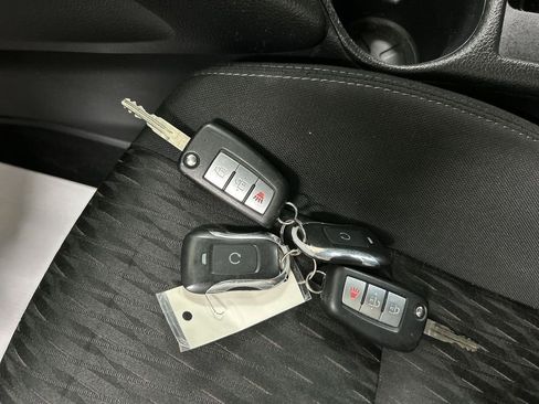 Used 2018 Nissan Rogue S AWD/4WD image 12