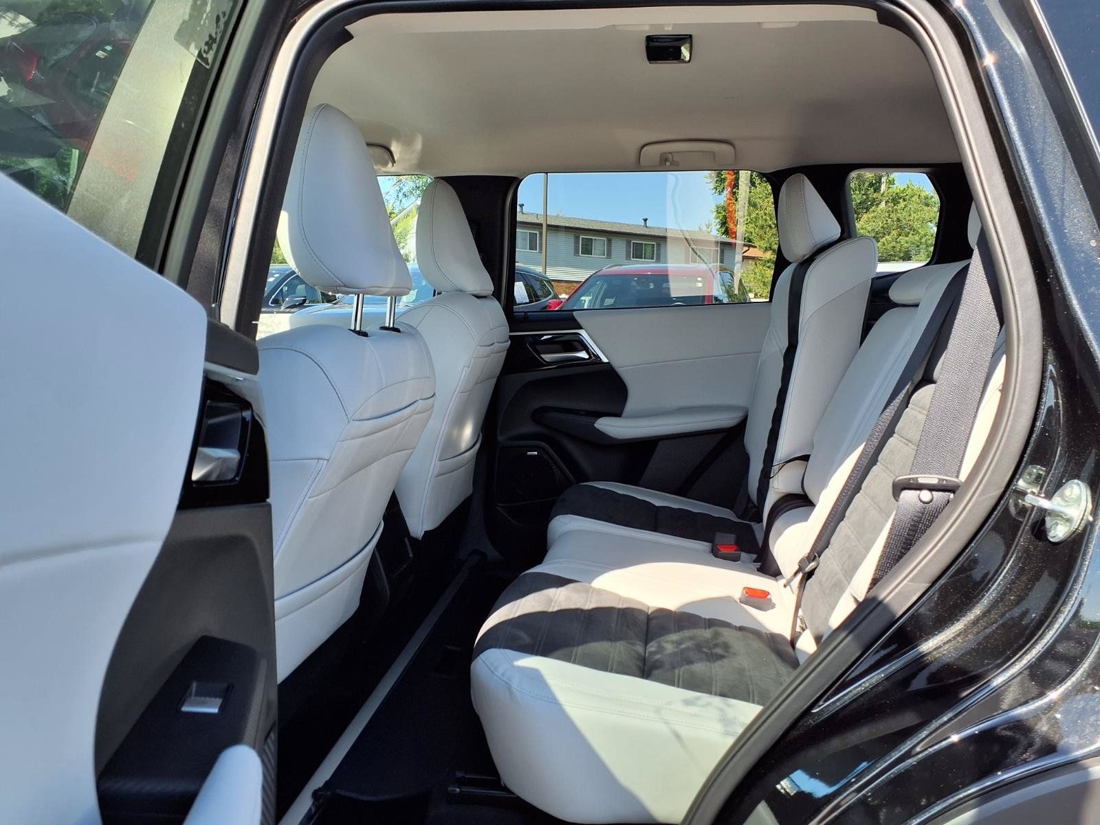 Used 2025 Mitsubishi Outlander SE FWD image 20