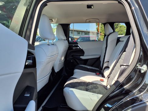 Used 2025 Mitsubishi Outlander SE FWD image 20