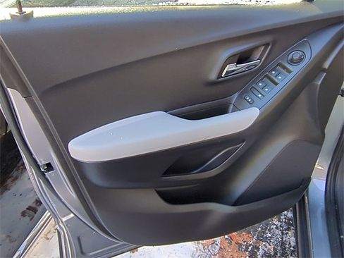Certified 2020 Chevrolet Trax LS w/ Tint and Cruise Package image 21