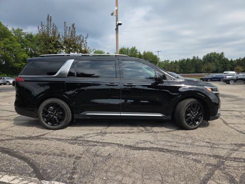 Used 2023 Kia Carnival SX Prestige FWD image 2