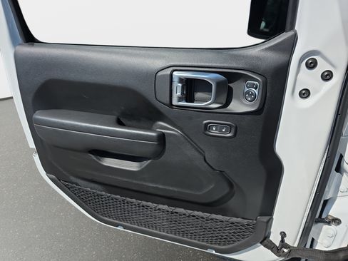 Used 2022 Jeep Wrangler Unlimited Rubicon w/ LED Lighting Group AWD/4WD image 25