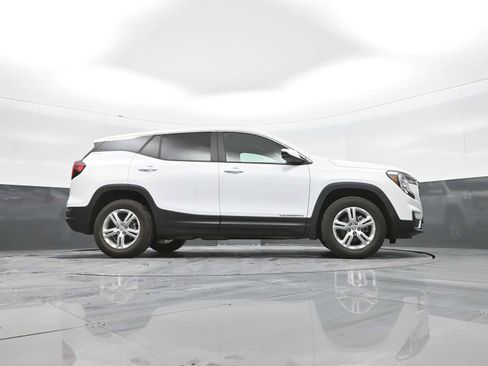 Used 2024 GMC Terrain SLE image 40
