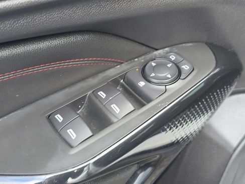 Used 2025 Chevrolet Trax RS w/ Sunroof Package FWD image 24