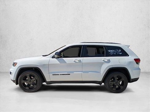 Used 2019 Jeep Grand Cherokee Laredo image 15