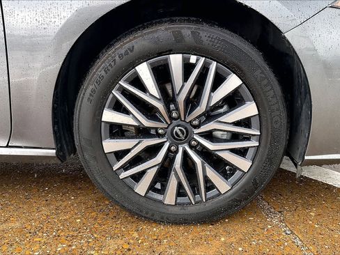 Used 2025 Nissan Altima 2.5 SV image 8