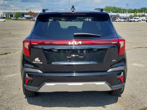 Used 2024 Kia Seltos SX w/ SX Sunroof Package AWD/4WD image 6