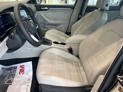 Used 2023 Volkswagen Jetta SE w/ Panoramic Sunroof Package FWD image 9