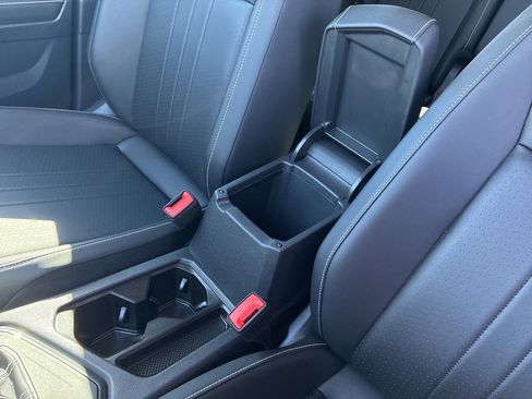 Used 2023 Volkswagen Tiguan SE image 18