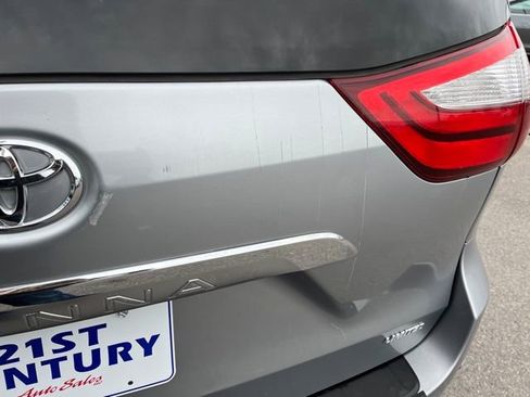 Used 2017 Toyota Sienna Limited image 13